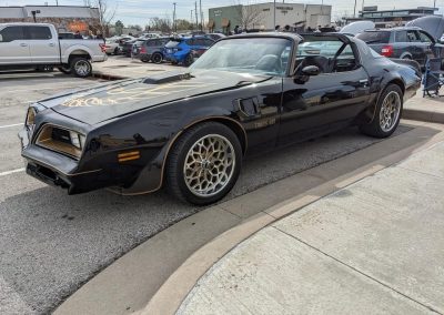 893593